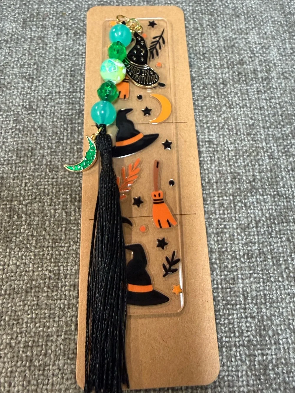 🧙🏻‍♀️Acrylic bookmark “Witch Hats” design, beads and 2 Charms.NWOT(Size small )